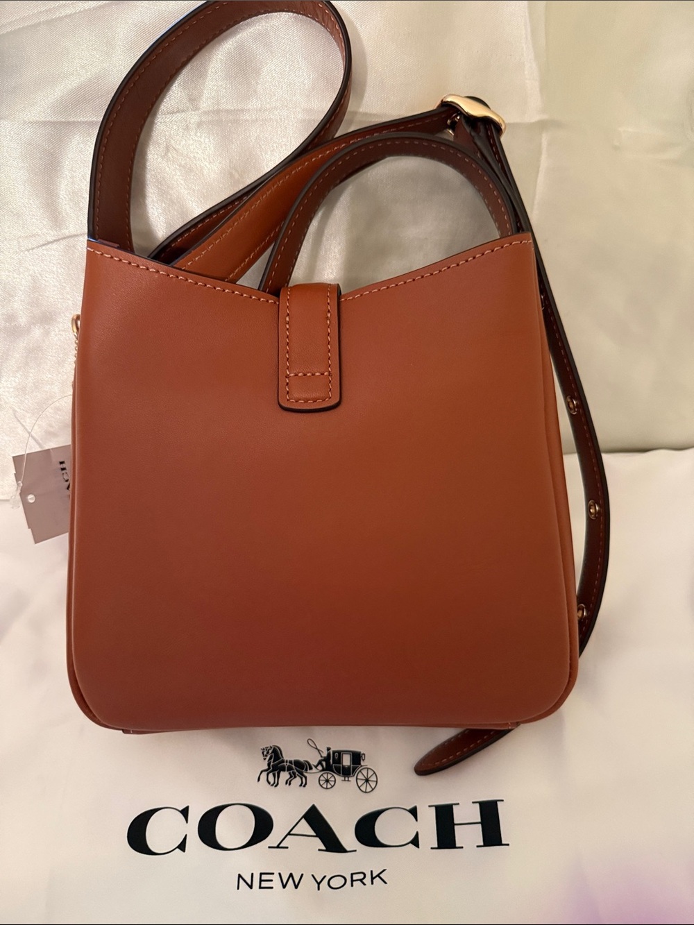 🤎Coach NEW Honey Brown Leather Hadley TurnLock Mini Crossbody with Gold Hardware - Picture 4 of 8